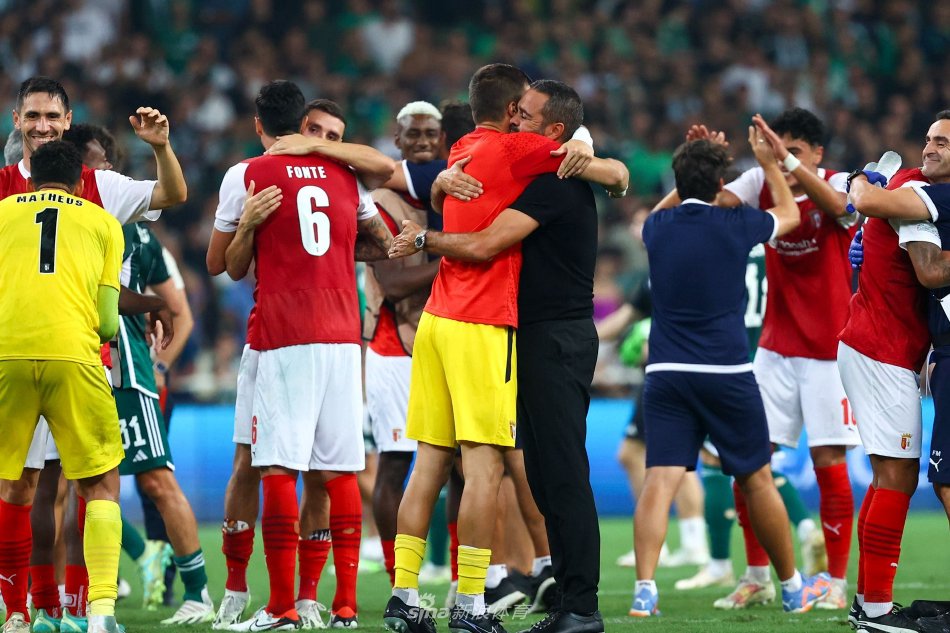 年轻球员完 年轻球员完