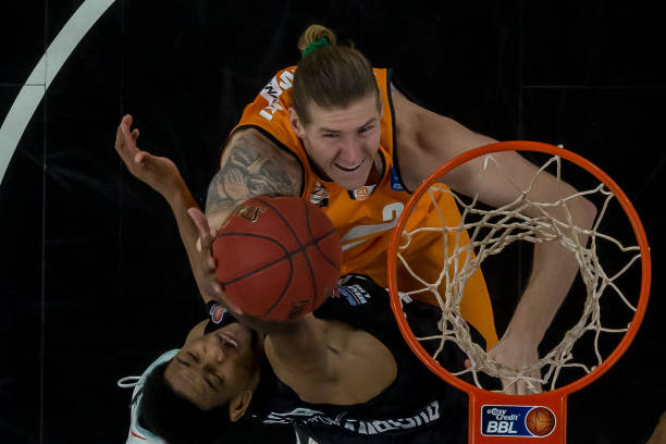 焦于两位极 焦于两位极